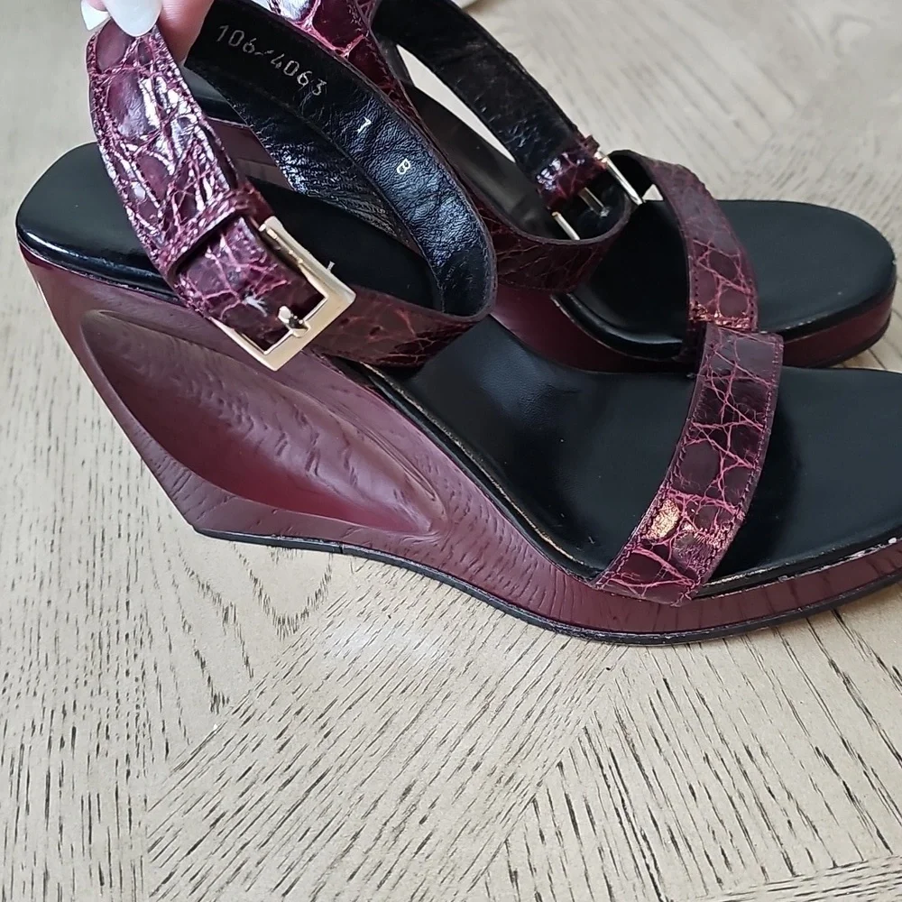 Gucci Women's Burgundy Sandals Size 7 - Picture 2 of 11
